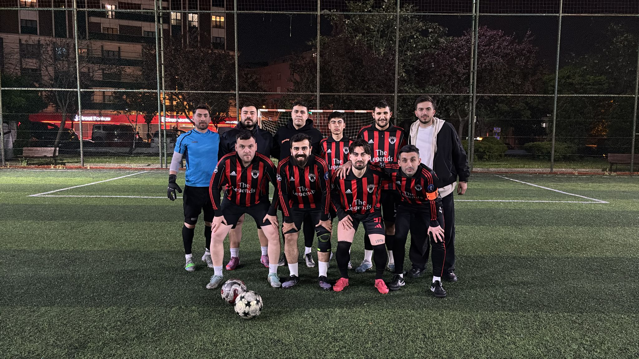 THE LEGENDS - BLACK MAG�C FC 